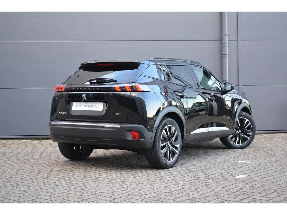 Peugeot 2008 EV GT 50 kWh 136pk uit 2023, foto 3
