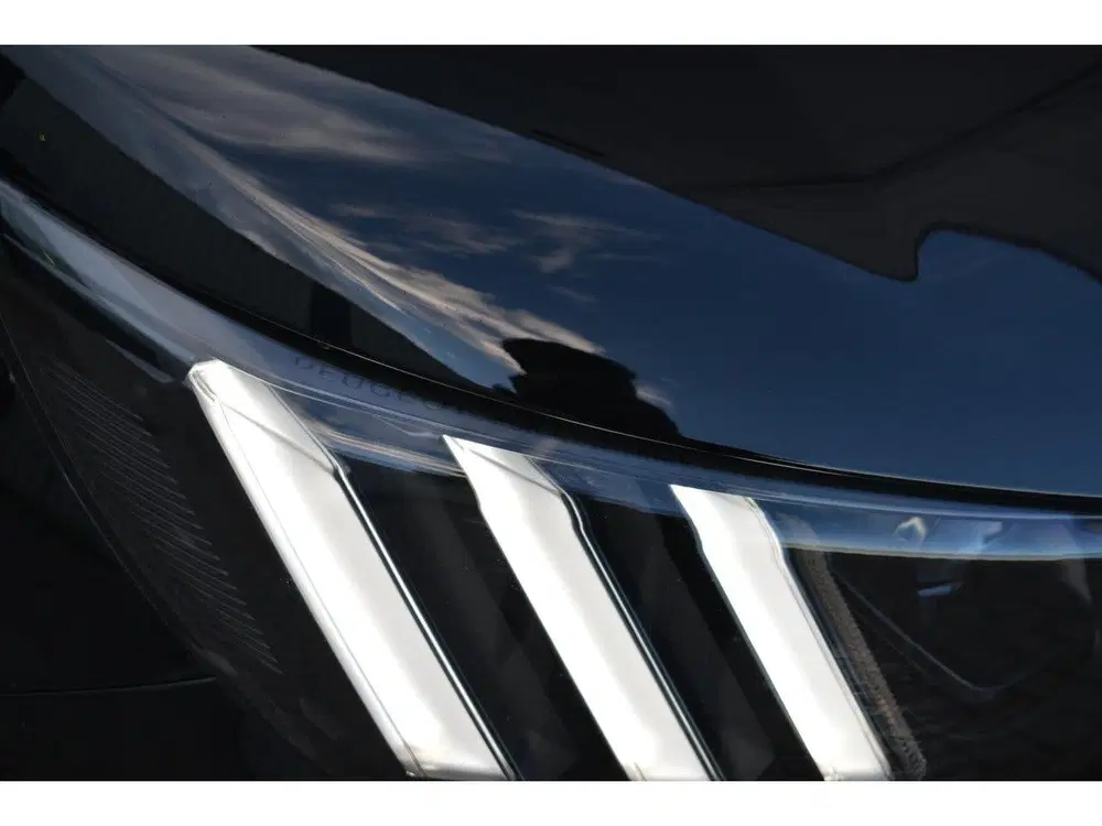 Peugeot 2008 EV GT 50 kWh 136pk uit 2023, foto 8