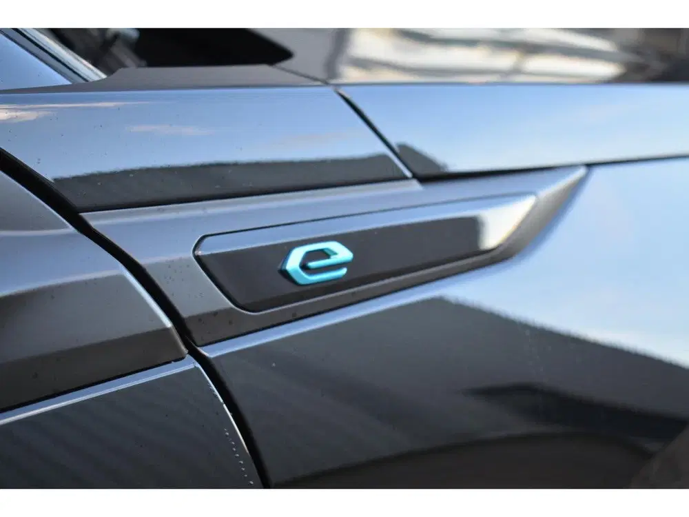 Peugeot 2008 EV GT 50 kWh 136pk uit 2023, foto 9