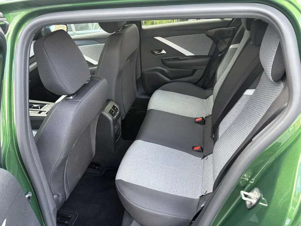 Opel Astra Sports Tourer 1.2 Turbo Hybrid Business Ed uit 2026, foto 15