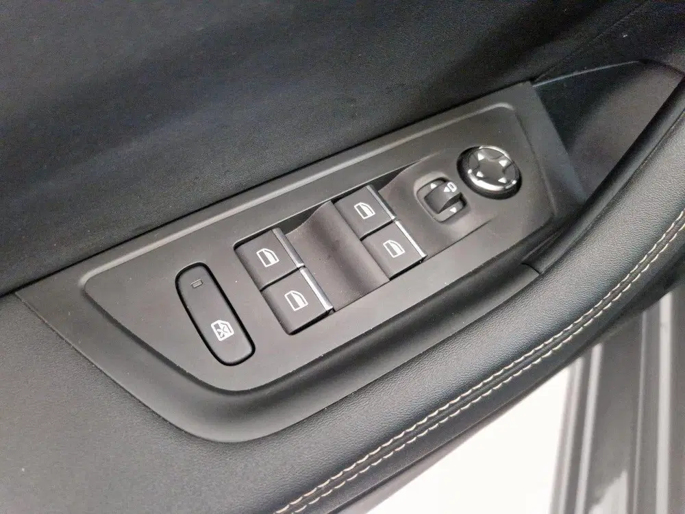 Peugeot 508 SW 1.6 HYbrid 180 GT 7 uit 2024, foto 12