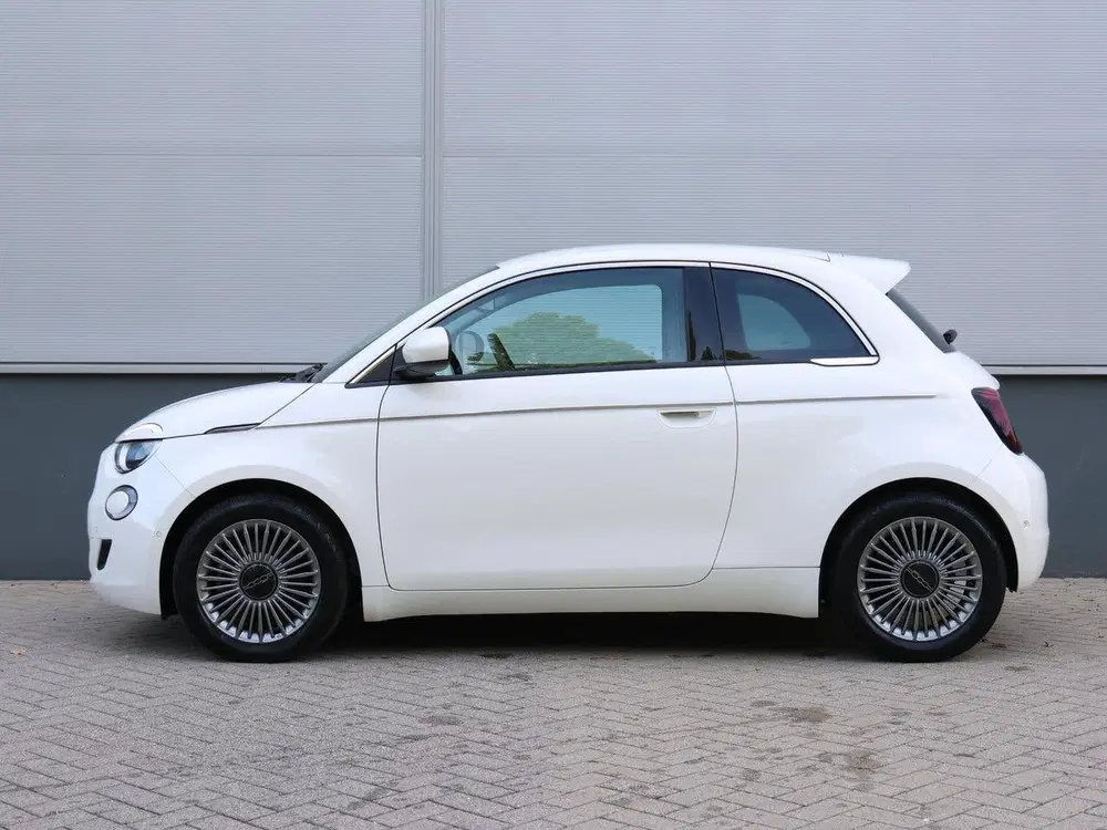 Fiat 500e Icon 42 kWh 118pk uit 2023, foto 2