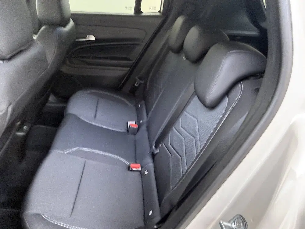 Jeep Avenger 1.2 e-Hybrid Altitude uit 2025, foto 12