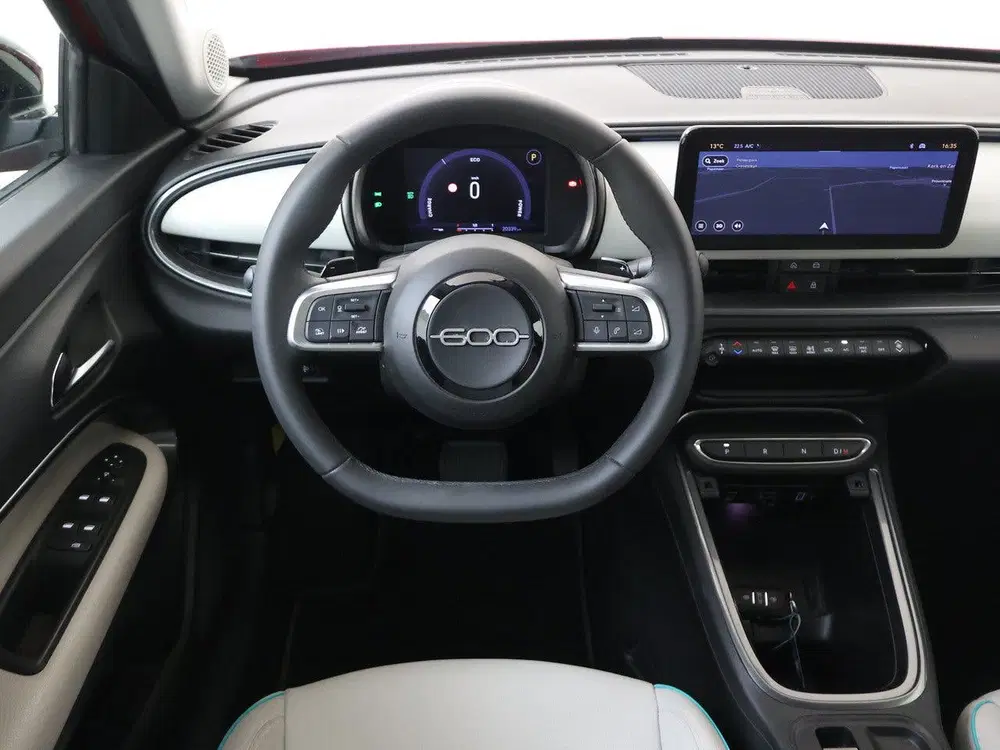 Fiat 600 1.2 Hybrid La Prima Navigatie uit 2025, foto 6