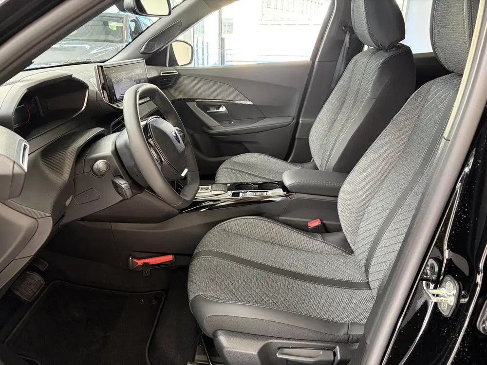 Peugeot 2008 1.2 Hybrid 145 Allure uit 2026, foto 8