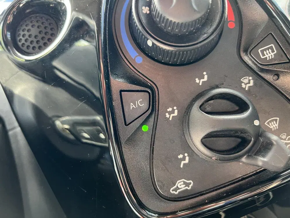 Peugeot 108 1.0 e-VTi 72 pk Allure 5 deurs uit 2021, foto 15