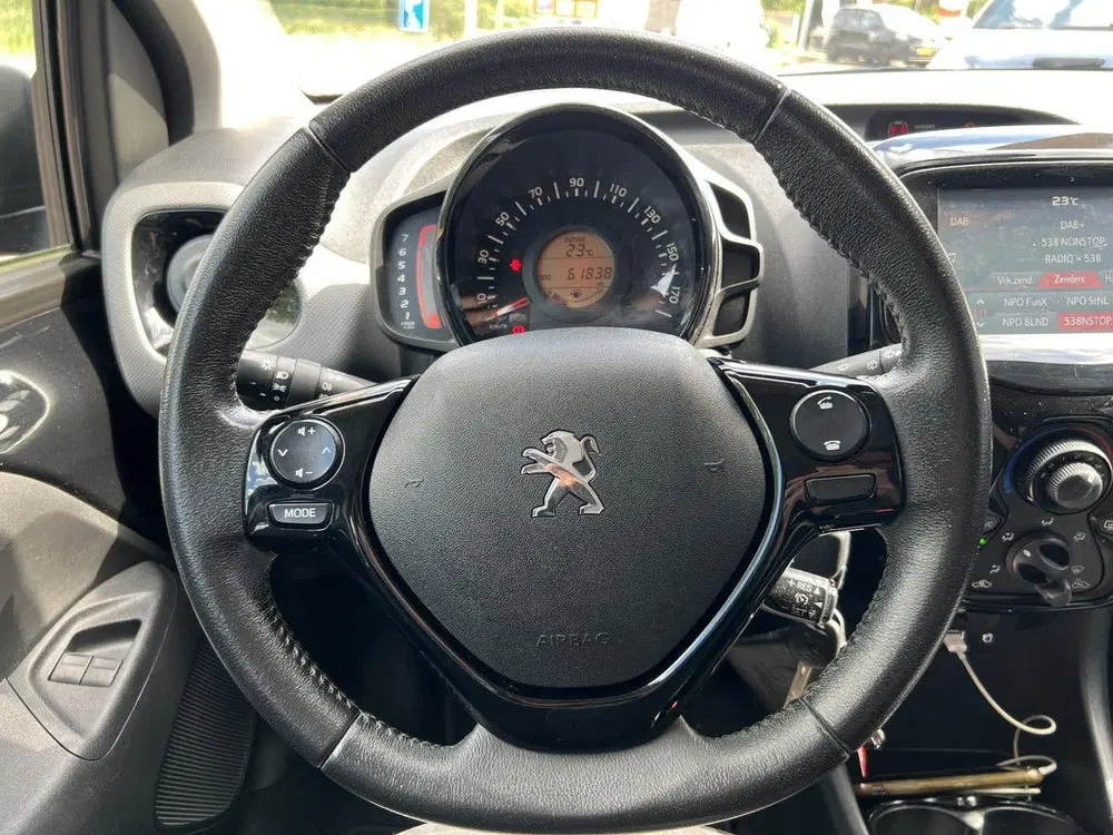 Peugeot 108 1.0 e-VTi 72 pk Allure 5 deurs uit 2021, foto 9