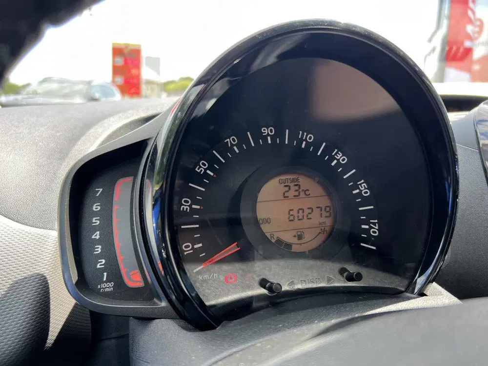Peugeot 108 1.0 e-VTi 72 pk Allure 5 deurs uit 2021, foto 10