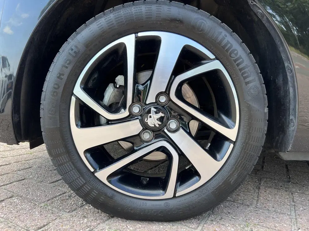 Peugeot 108 1.0 e-VTi 72pk Allure 5 deurs uit 2021, foto 15