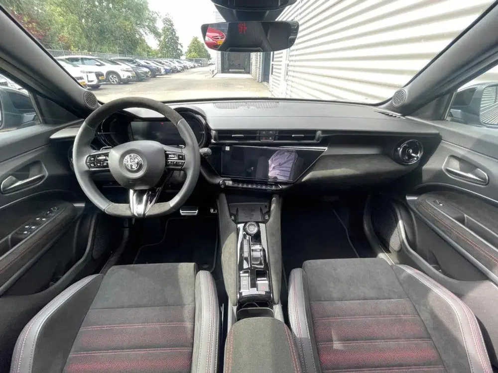 Alfa Romeo Junior 1.2 Turbo Hybrid 4WD Ibrida Q4 uit 2025, foto 9