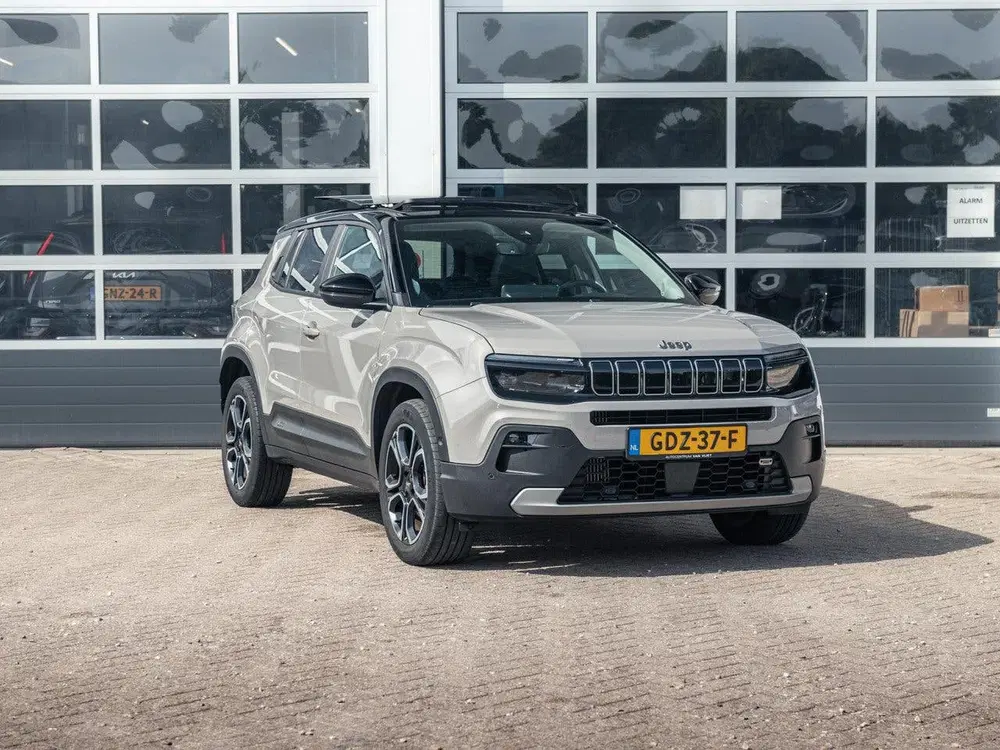 Jeep Avenger 1.2 e-Hybrid Summit uit 2024, foto 3