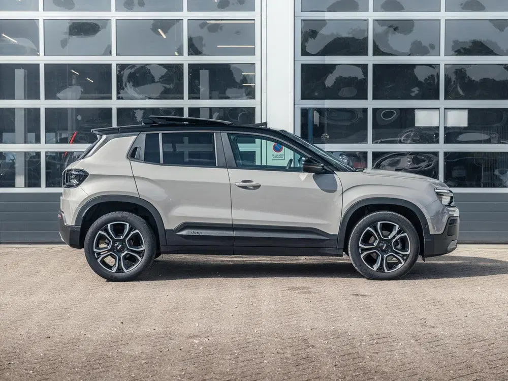 Jeep Avenger 1.2 e-Hybrid Summit uit 2024, foto 4