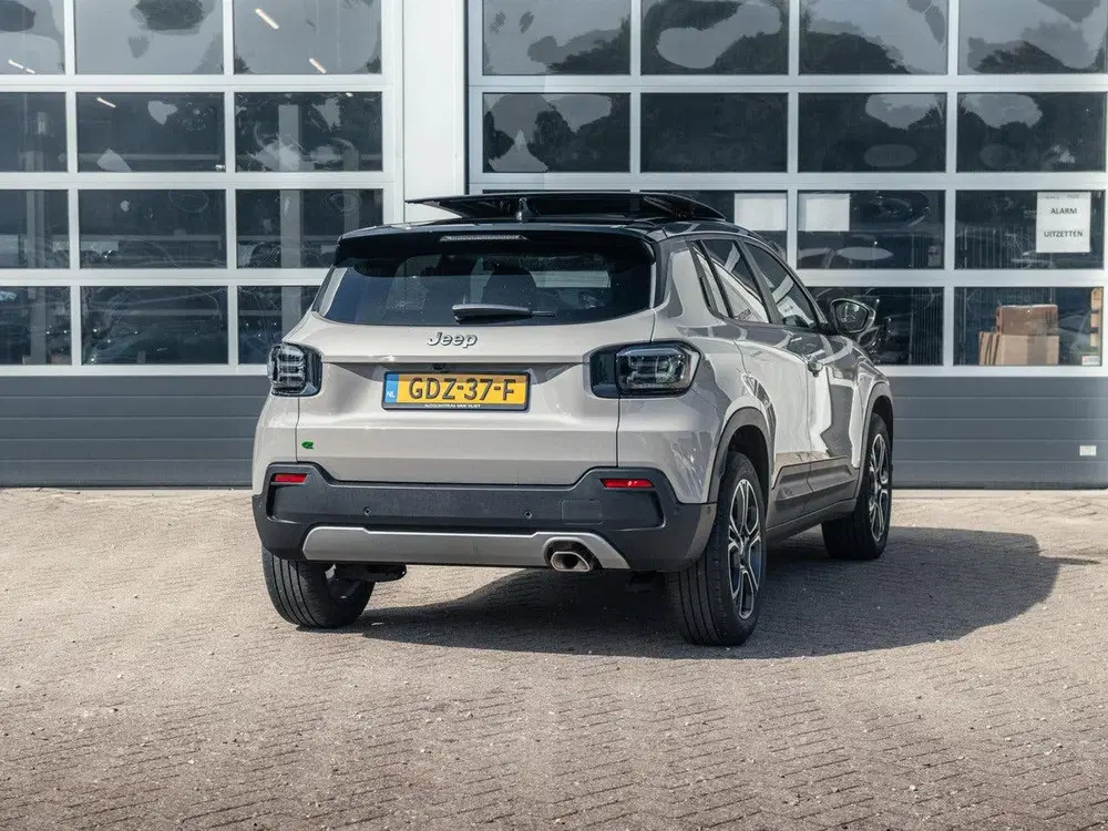 Jeep Avenger 1.2 e-Hybrid Summit uit 2024, foto 5