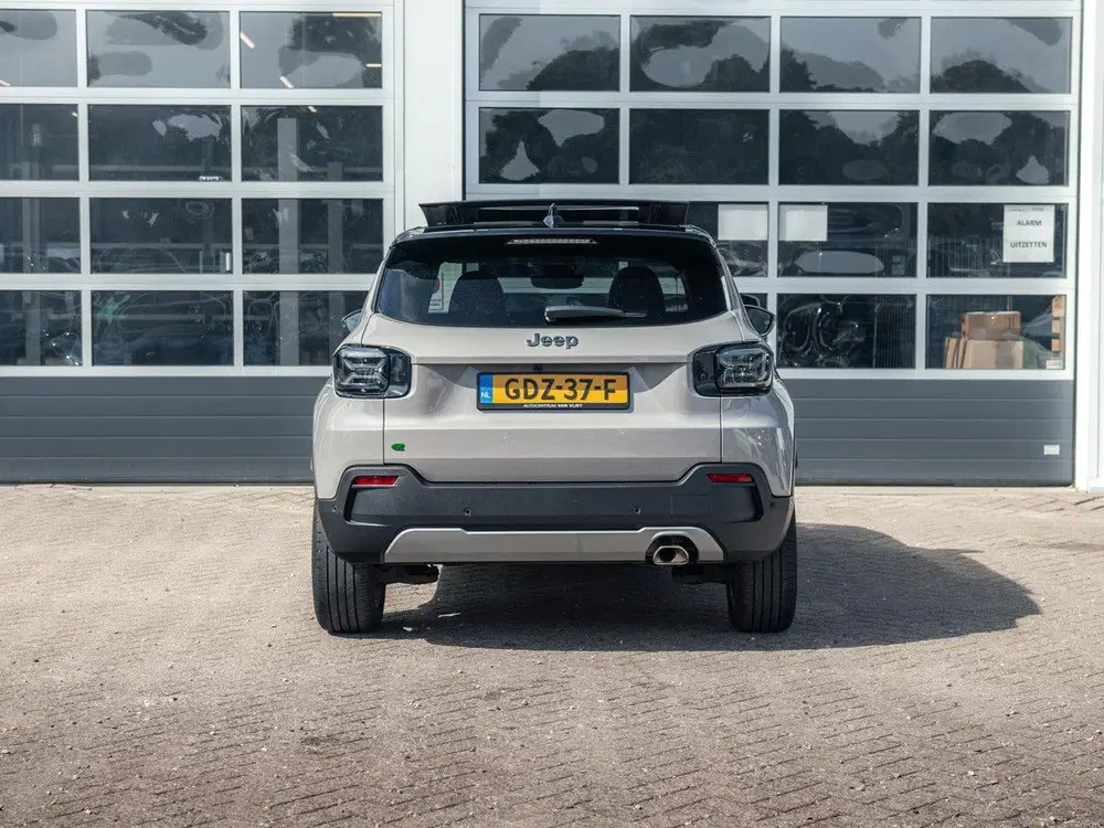 Jeep Avenger 1.2 e-Hybrid Summit uit 2024, foto 6
