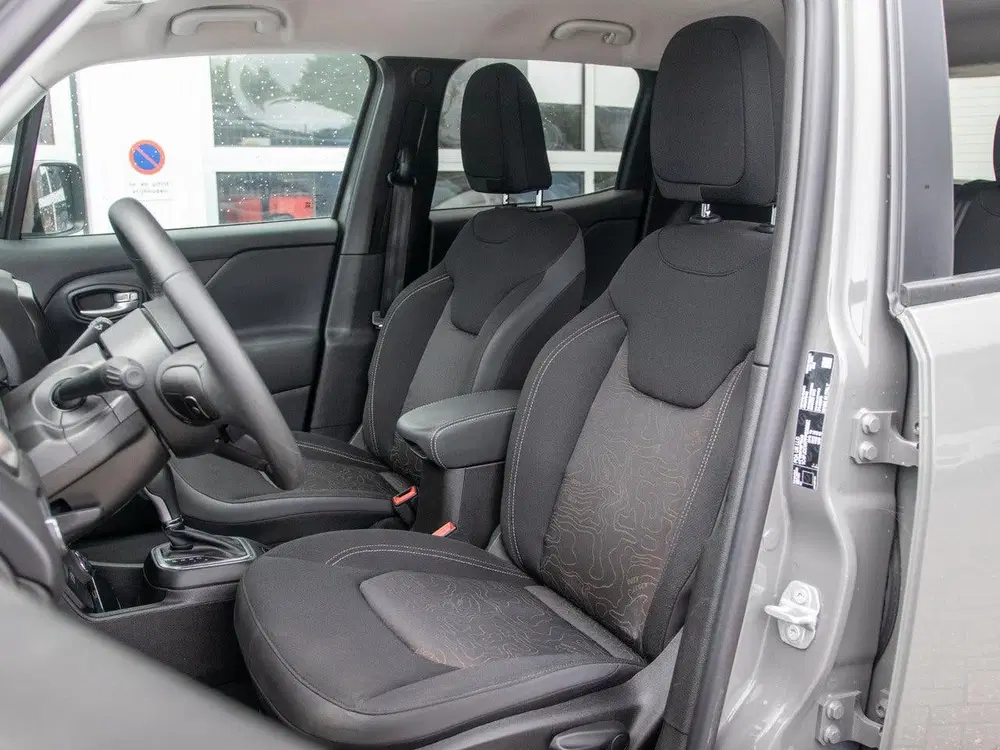 Jeep Renegade 4xe 240 Plug-in Hybrid Electric New Upland uit 2023, foto 10