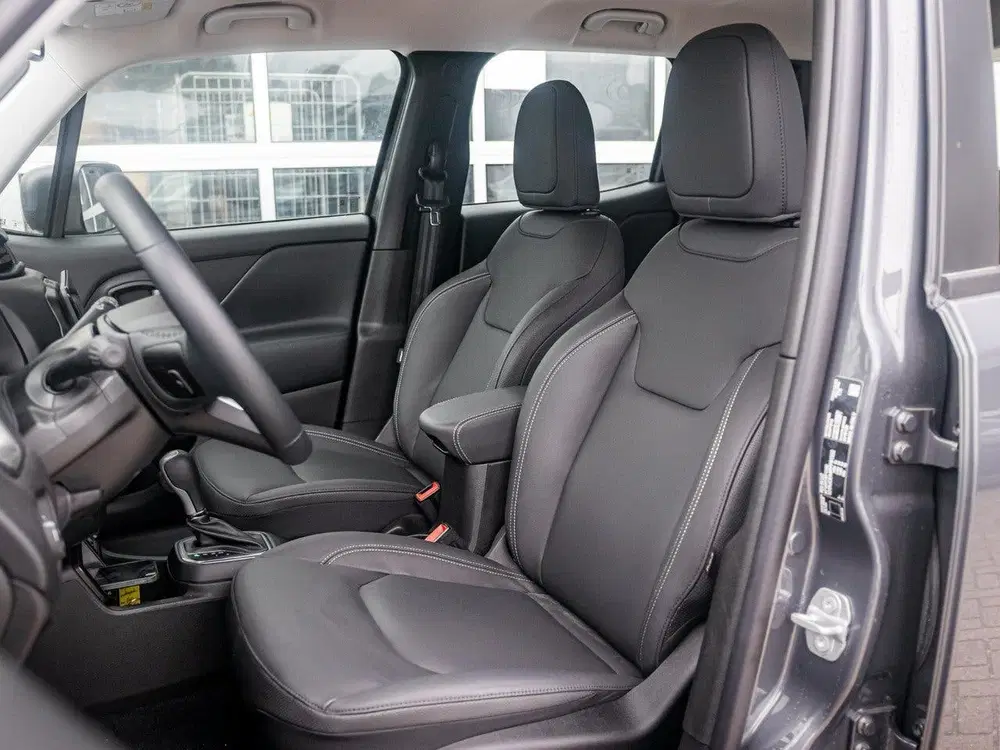 Jeep Renegade 1.5T e-Hybrid Summit uit 2025, foto 10