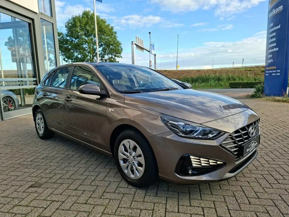 Hyundai i30 1.5 AIRCO 5DEURS CRUISECONTROL uit 2022, foto 3