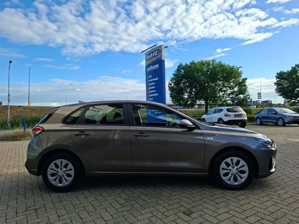 Hyundai i30 1.5 AIRCO 5DEURS CRUISECONTROL uit 2022, foto 5