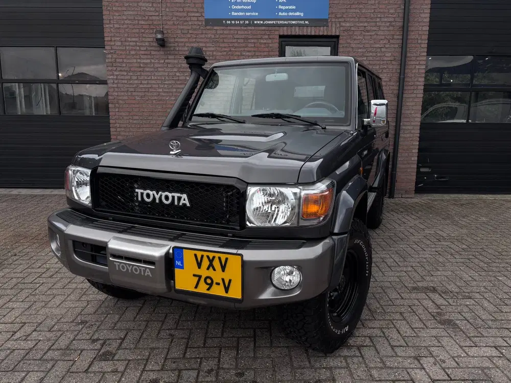 Toyota Land Cruiser 2023 Grijskenteken Als Nieuw uit 2023