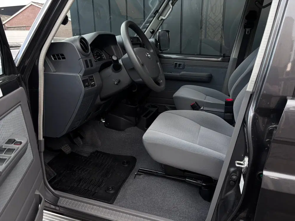 Toyota Land Cruiser 2023 Grijskenteken Als Nieuw uit 2023, foto 13
