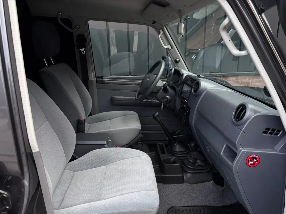 Toyota Land Cruiser 2023 Grijskenteken Als Nieuw uit 2023, foto 14