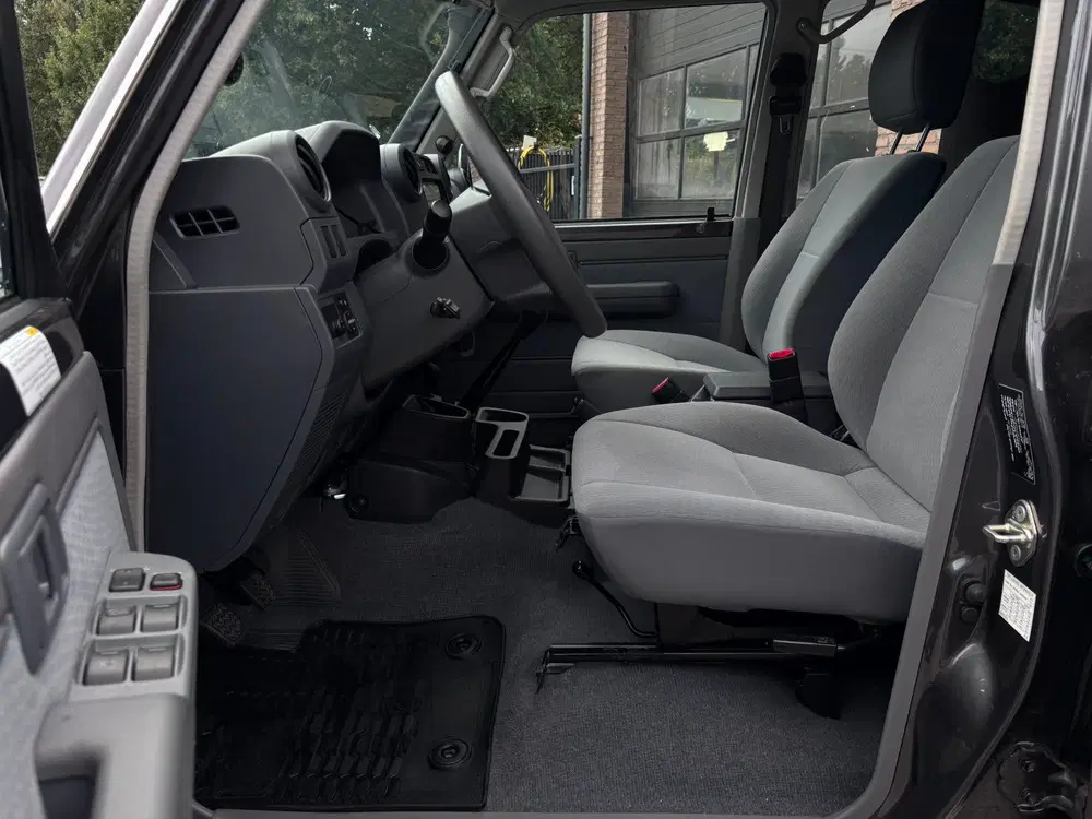 Toyota Land Cruiser 2023 Grijskenteken Als Nieuw uit 2023, foto 9