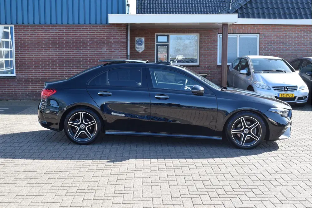 Mercedes-Benz A-Klasse 180 AMG Line Night-pakket Panoramadak uit 2024, foto 10