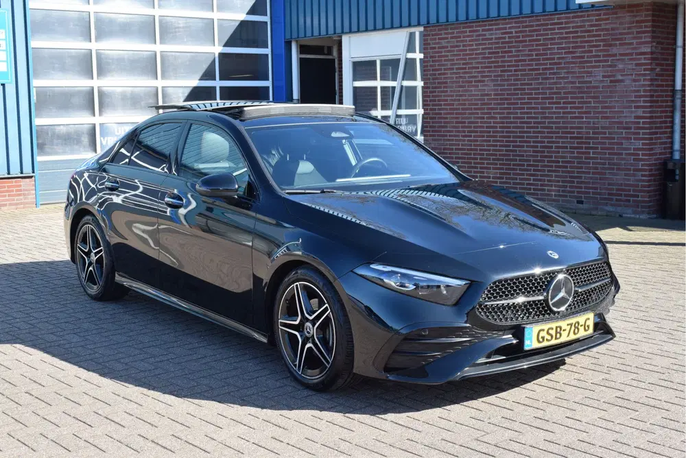 Mercedes-Benz A-Klasse 180 AMG Line Night-pakket Panoramadak uit 2024, foto 12