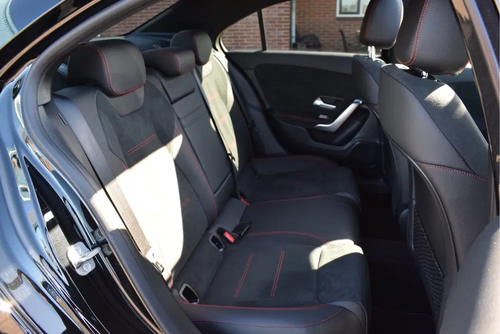Mercedes-Benz A-Klasse 180 AMG Line Night-pakket Panoramadak uit 2024, foto 13
