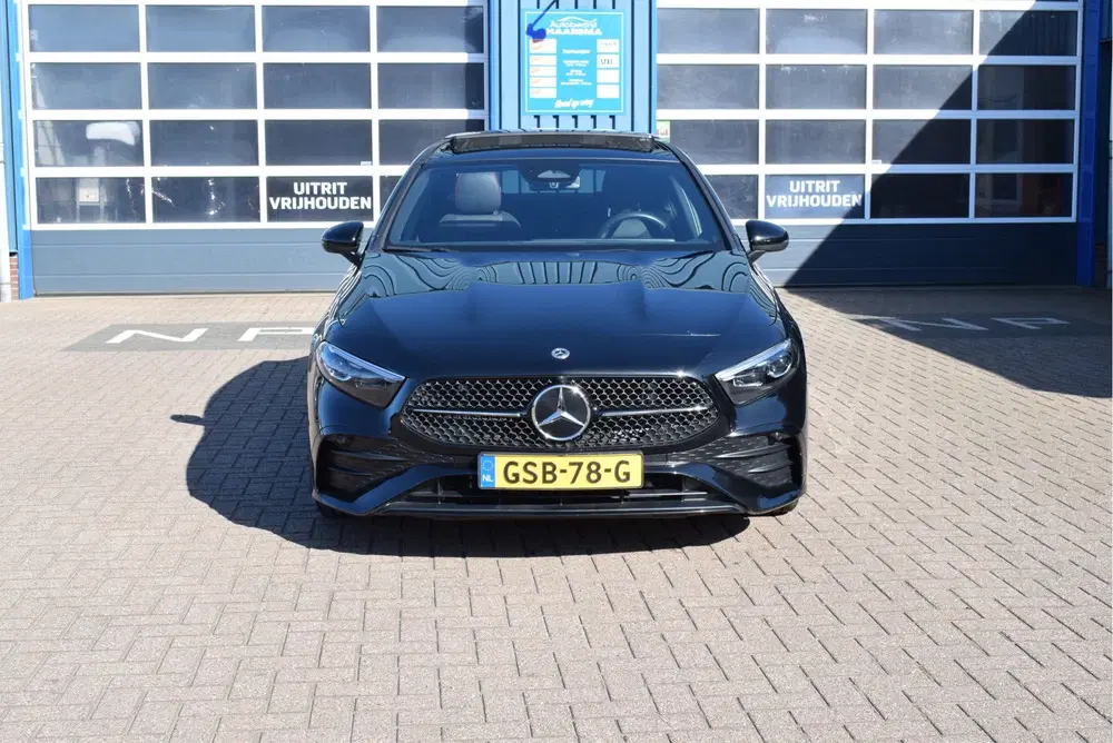 Mercedes-Benz A-Klasse 180 AMG Line Night-pakket Panoramadak uit 2024, foto 14