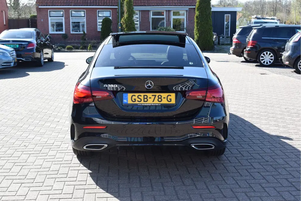 Mercedes-Benz A-Klasse 180 AMG Line Night-pakket Panoramadak uit 2024, foto 6
