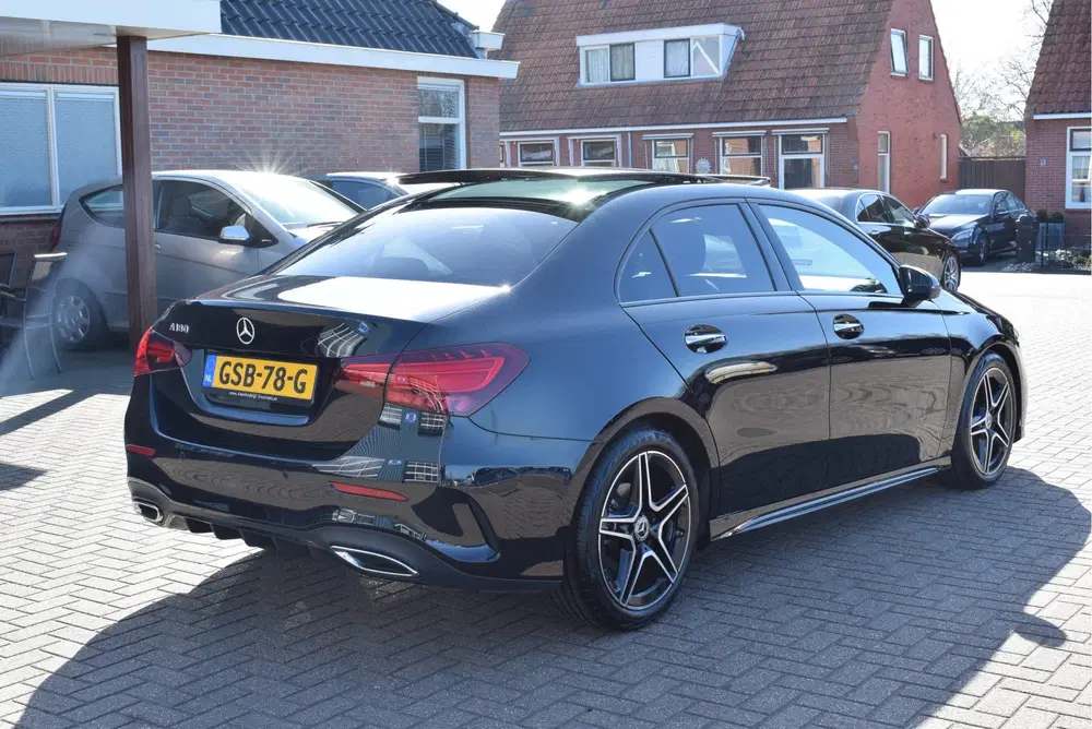 Mercedes-Benz A-Klasse 180 AMG Line Night-pakket Panoramadak uit 2024, foto 8