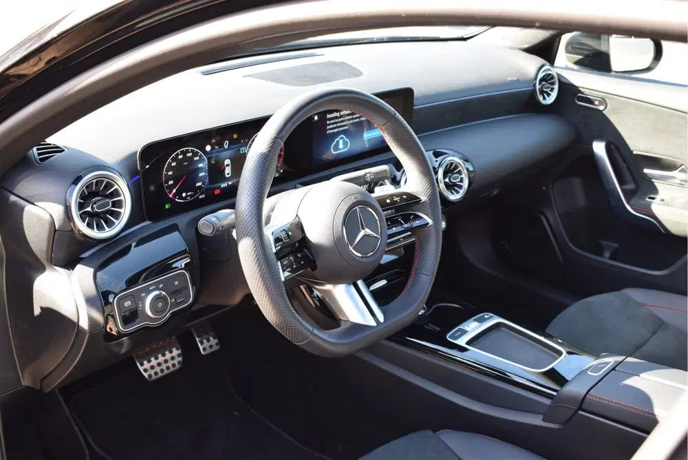 Mercedes-Benz A-Klasse 180 AMG Line Night-pakket Panoramadak uit 2024, foto 9
