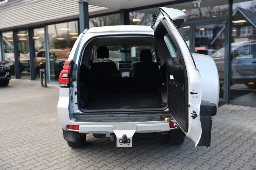 Toyota Land Cruiser 2.8 D-4D 3DRS COMFORT A uit 2023, foto 6