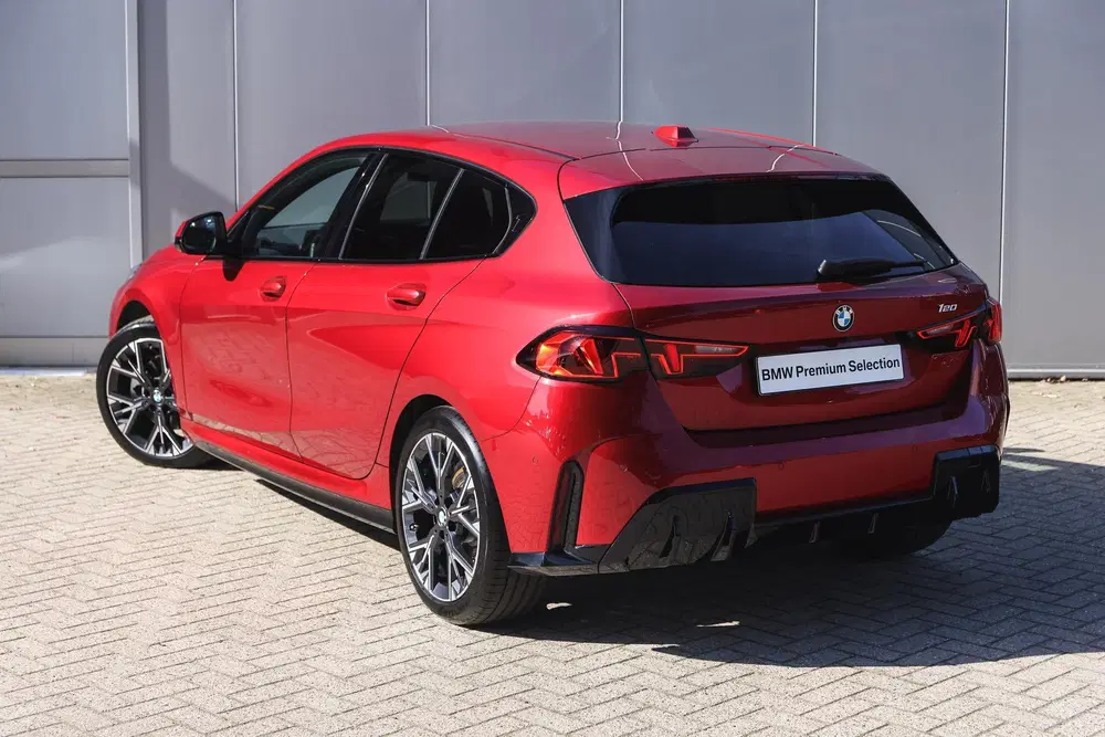 BMW 1-serie 120 M Sport Automaat uit 2026, foto 2