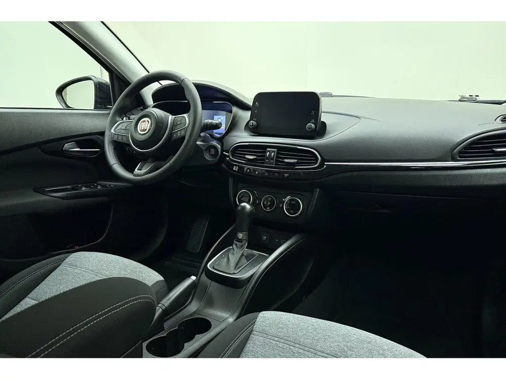 Fiat Tipo Stationwagon Cross 1.5 Hybrid Automaat uit 2022, foto 15
