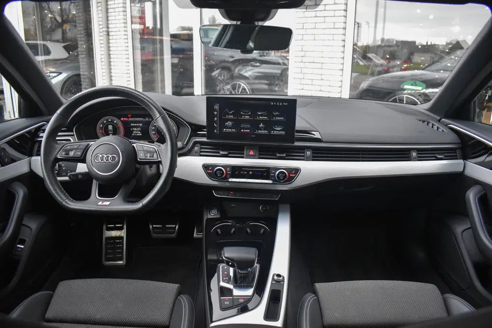 Audi A4 TFSI S-Line Aut. Virtual Stoelverwarmin uit 2023, foto 2