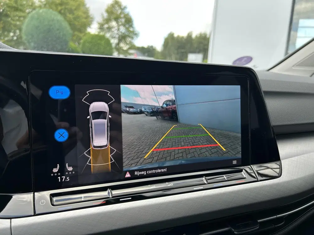 Volkswagen Golf 1.0 eTSI Life Business 110 PK uit 2023, foto 12
