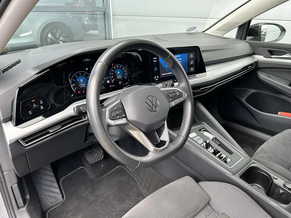 Volkswagen Golf 1.0 eTSI Life Business 110 PK uit 2023, foto 7