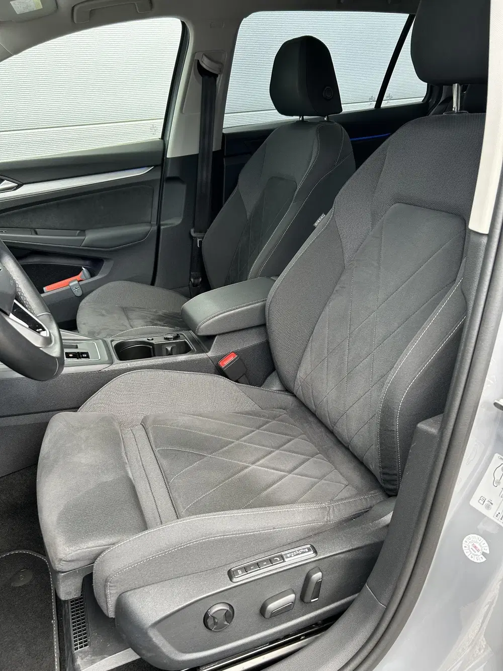 Volkswagen Golf 1.0 eTSI Life Business 110 PK uit 2023, foto 9