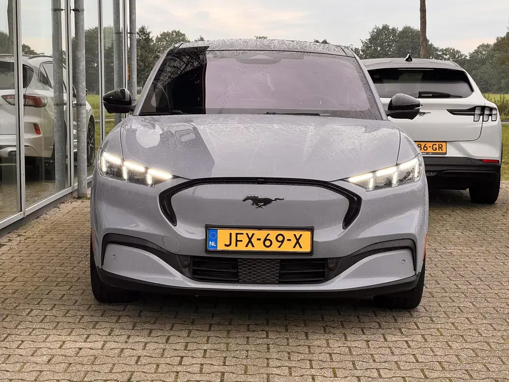 Ford Mustang Mach-E Extended Premium RWD 91 kWh 294pk uit 2025, foto 2