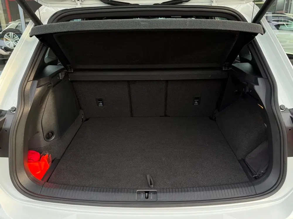 Volkswagen Tiguan 1.4 TSI eHybrid R-Line Business+ uit 2021, foto 10