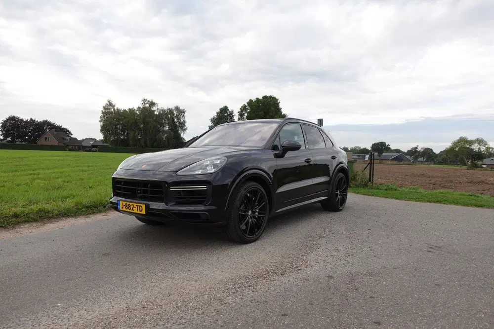 Porsche Cayenne 4.0 Turbo uit 2019, foto 2