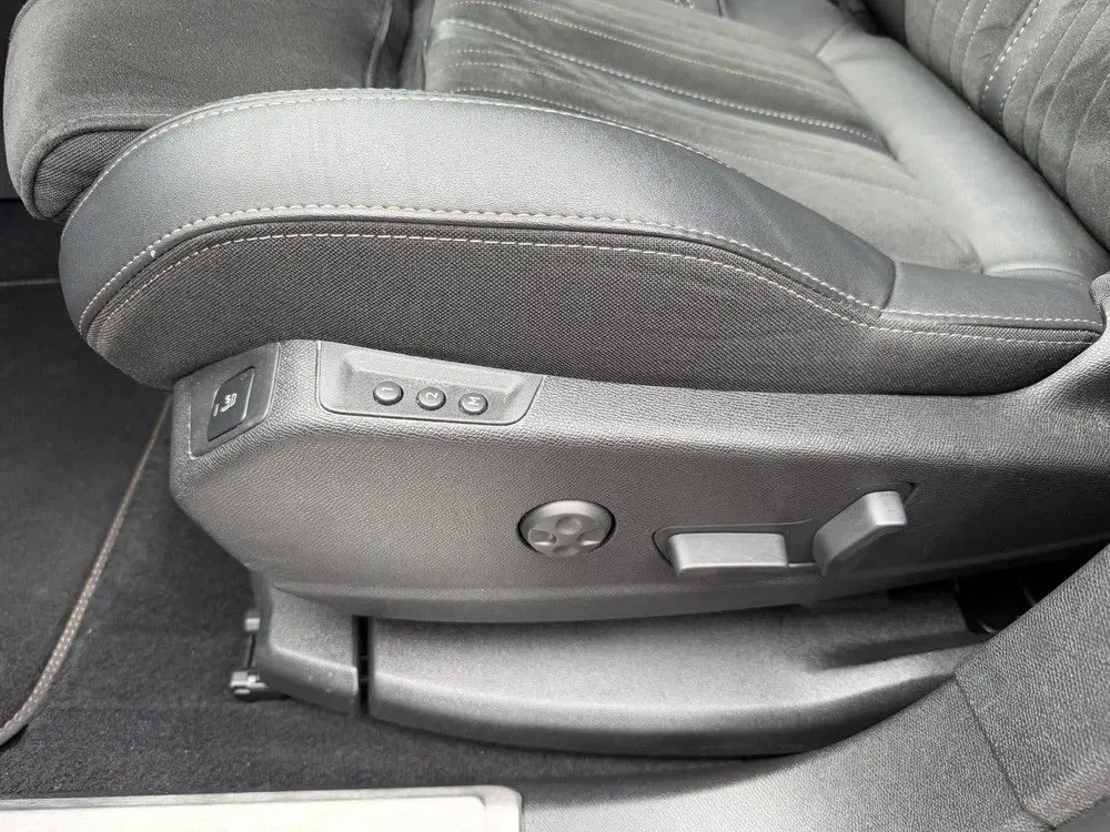 Peugeot 5008 1.2 Hybrid 136 GT uit 2024, foto 14