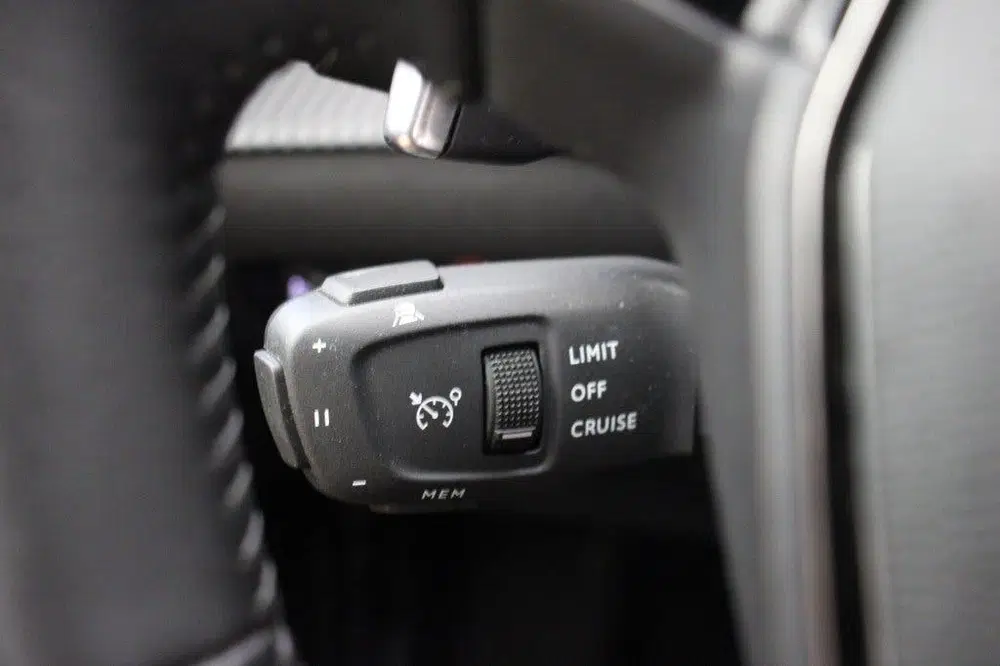 Peugeot 208 1.2 PureTech Allure Pack Automaat uit 2023, foto 8