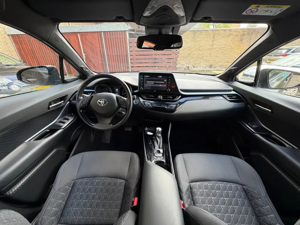 Toyota C-HR 2.0 Hybrid First Edition uit 2020, foto 2