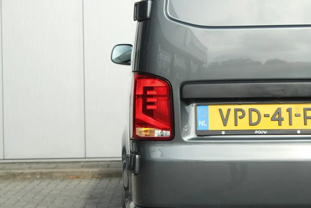 Volkswagen Transporter 2.0 TDI 150pk DSG L2H1 28 Bulli uit 2022, foto 14