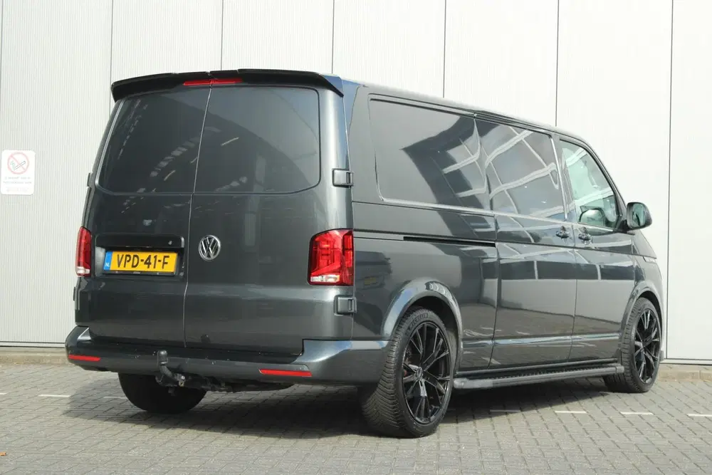 Volkswagen Transporter 2.0 TDI 150pk DSG L2H1 28 Bulli uit 2022, foto 2