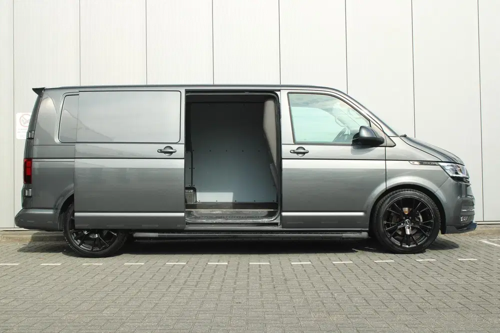 Volkswagen Transporter 2.0 TDI 150pk DSG L2H1 28 Bulli uit 2022, foto 4