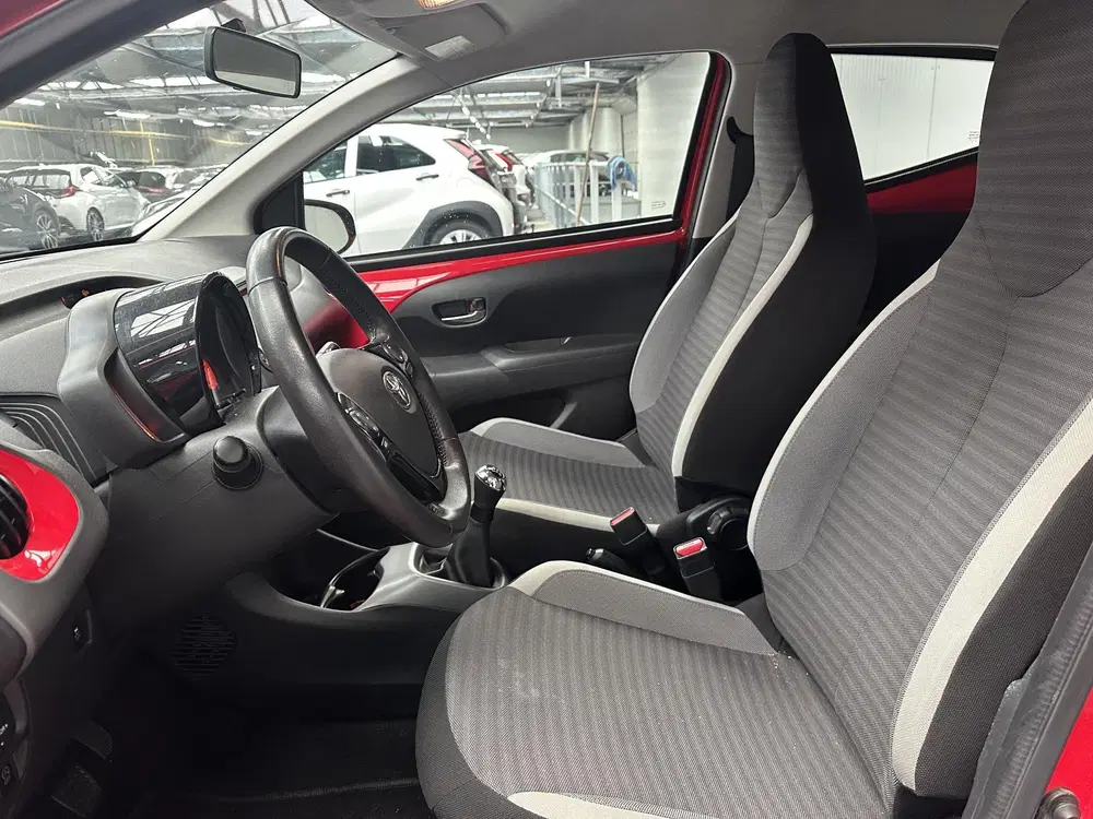 Toyota Aygo 1.0 VVT-i x-play limited Dealer onderhoude uit 2019, foto 2